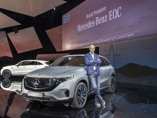 Mercedes-Benz mostra seu primeiro SUV elétrico de produção, o EQC