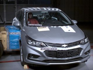 Chevrolet Cruze leva 4 estrelas no Latin NCAP. Fiat 500X leva 5