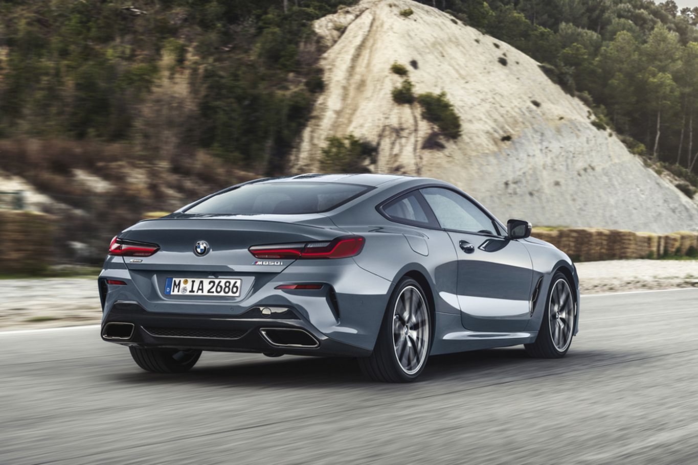 BMW Série 8 chega por R$ 800 mil