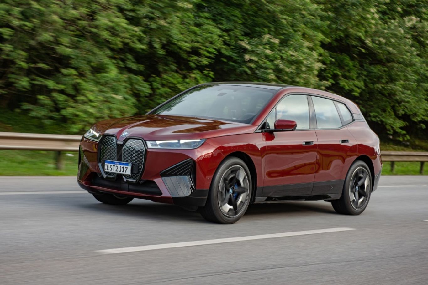 Primeira volta KBB™: BMW iX é o melhor carro da marca alemã? | KBB.com.br