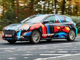 Novo Ford Focus, de quarta geração, aparece disfarçado no Facebook oficial da marca