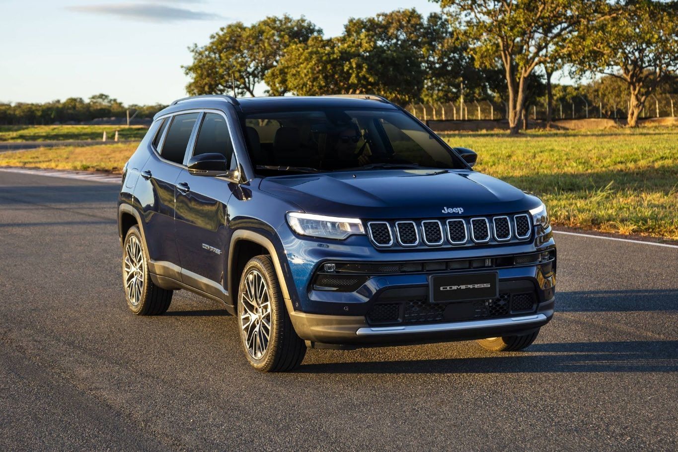Jeep Compass terá versão esportiva e nova geração com motor 2.0 turbo