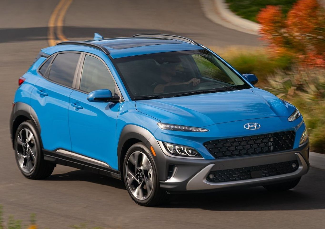 Hyundai Kona começa a ser vendido nas versões híbrida e elétrica a ...