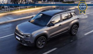 Jeep Avenger chega ao Brasil com sistema híbrido leve e preços a partir de R$ 114.990