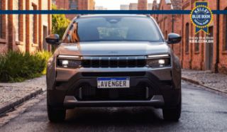 Jeep Avenger Altitude chega ao Brasil com sistema híbrido leve e preços a partir de R$ 114.990,00