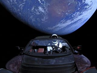 Elon Musk manda Roadster ao espaço. Tesla pode ir na mesma direção com prejuízo milionário
