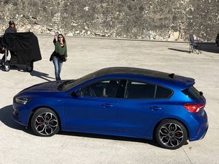 Nova geração do Ford Focus aparece sem camuflagem em Portugal
