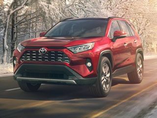 Quinta geração do Toyota RAV4, com TNGA, é mais curta e mais baixa
